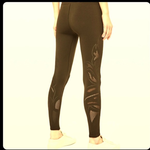 Lululemon Reveal Tight 26" 
En Avante - Picture 4 of 8